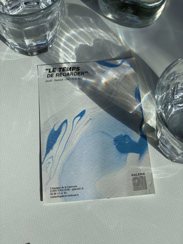 Mockup d'un Flyers publicitaire pour la Galerie 21